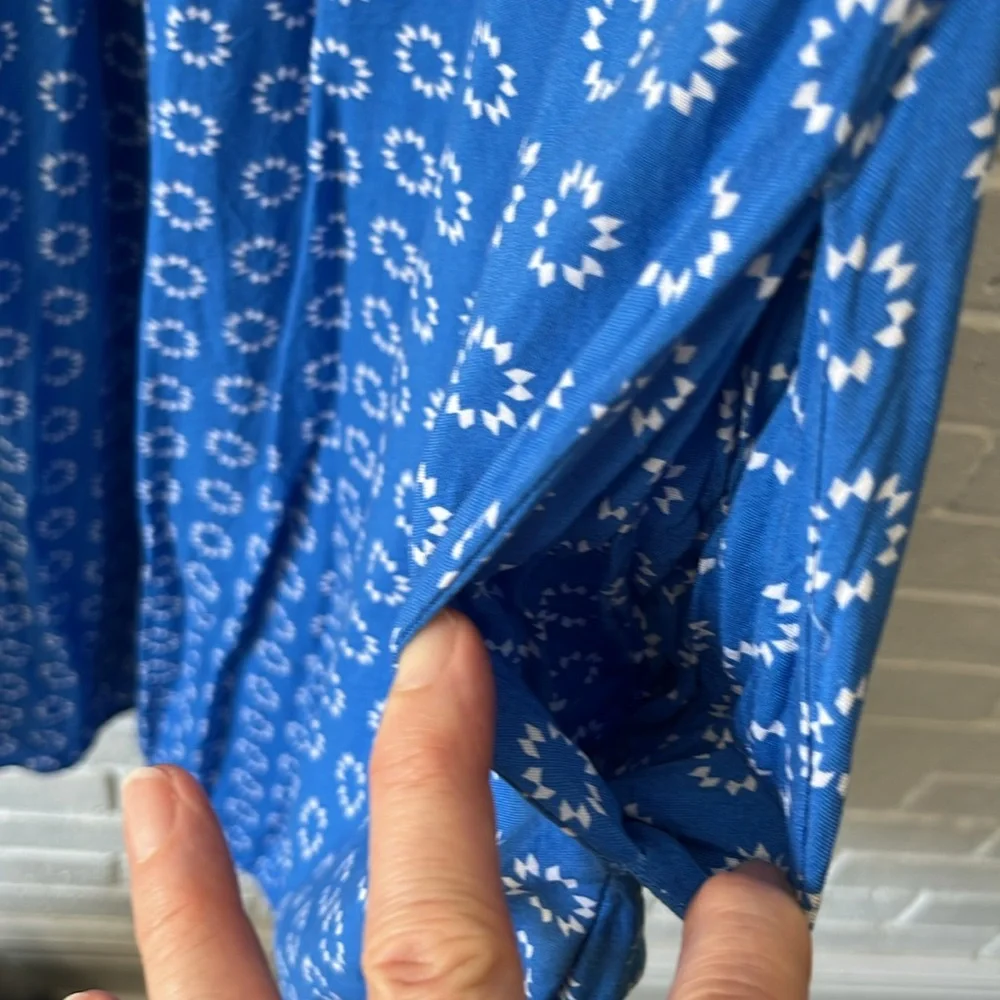 Croft & Barrow Smock Sleeveless Midi Dress Geometric Design M Blue White Casual. - Picture 3 of 12